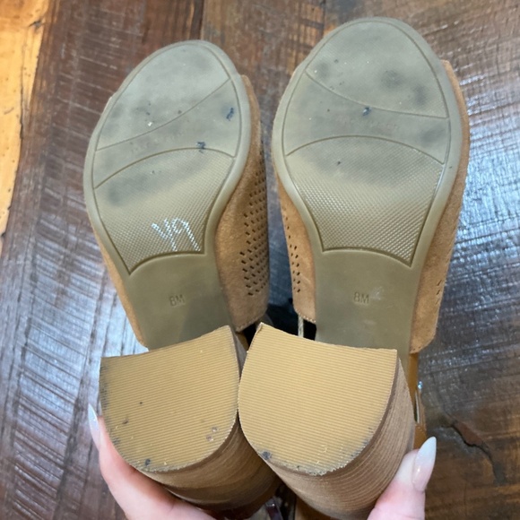 Marc Fisher Gabie Peep Toe Block Heel Sandals Women’s 8 – Tan Suede Perforated H - Picture 9 of 10